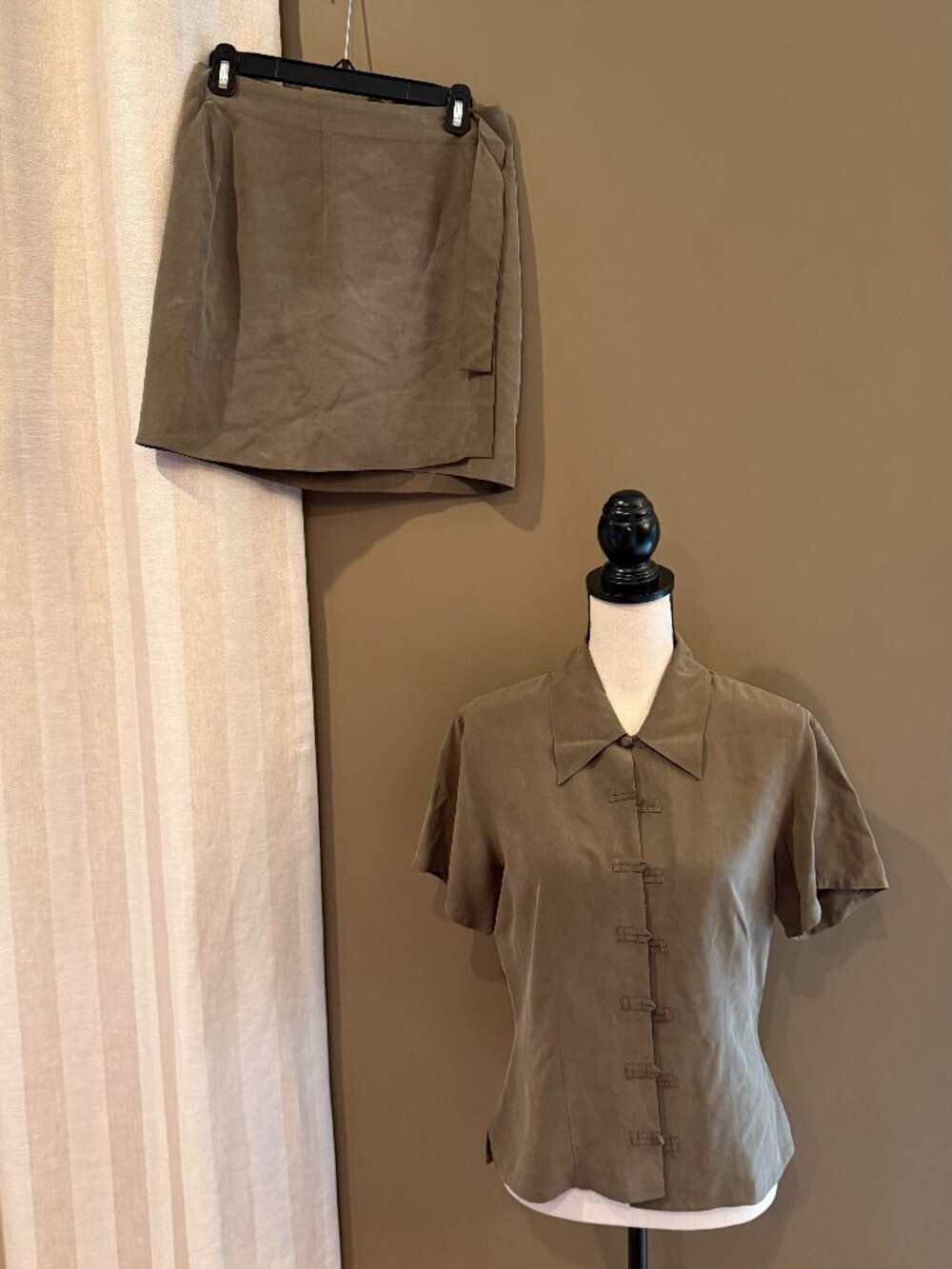 90's Express Silk Women's Army Green Set, Mini Skirt, Soft, Office, Size Medium